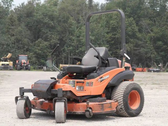 Kubota ZD326P Tondeuse à rayon de braquage zéro