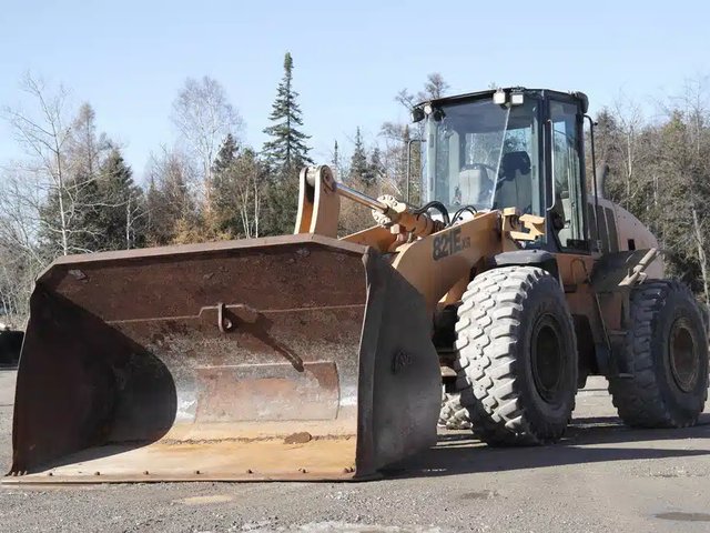 Case 821E XR Chargeur sur roues