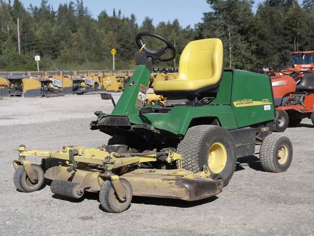 John Deere 725 Tracteur avec chargeur