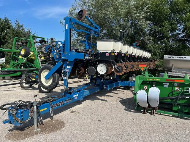 2016 Kinze 3600 Planteur