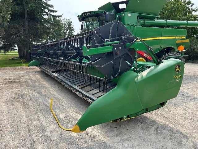 2017 John Deere 640FD