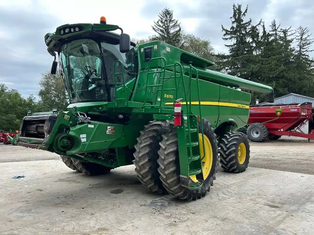 2013 John Deere S670 Batteuse