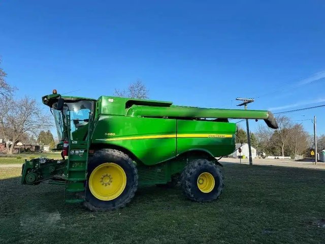 2014 John Deere S660 Batteuse