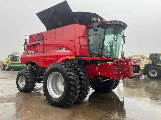 2021 Case IH 8250 Batteuse