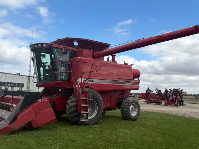 1996 Case IH 2166 Batteuse
