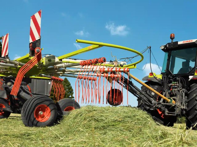 2021 CLAAS Liner 450T Rotor Trailed Rotary Hay Rake râteau