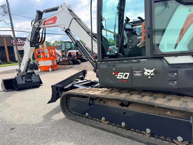 2022 Bobcat E60 Compact Excavator Excavatrice