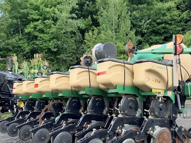 2017 Great Plains YP625A-12TR Planter Planteur