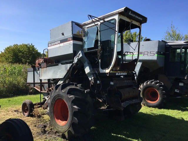 Gleaner F2 Batteuse