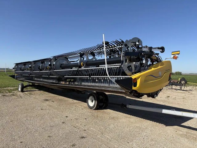 2023 MacDon FD240