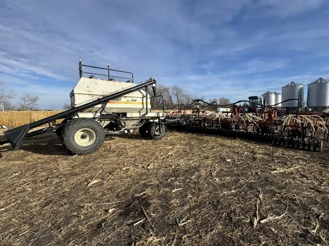 1996 Bourgault 8800 Cultivateur
