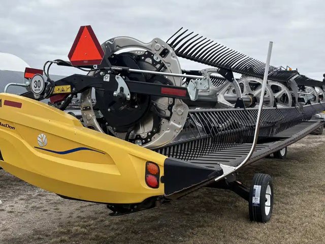 2023 MacDon FD240