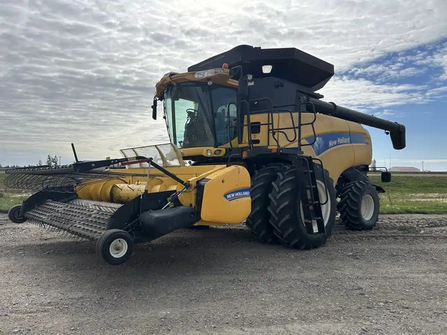 2012 New Holland CX8090 Batteuse