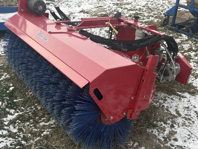 2023 Ventrac KJ520 Balayeur
