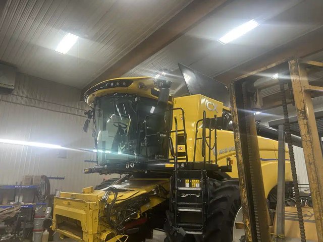 2025 New Holland CX8.90 Batteuse