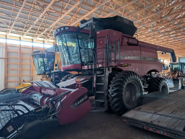 2010 Case IH 8120 Batteuse