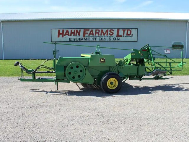John Deere 327 presse à balle carrée - petite