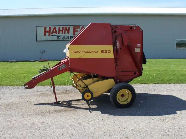 New Holland 630 Presse à Balle Ronde