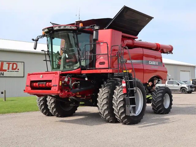 2013 Case IH 8230 Batteuse