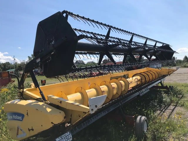 2010 New Holland 74C Header