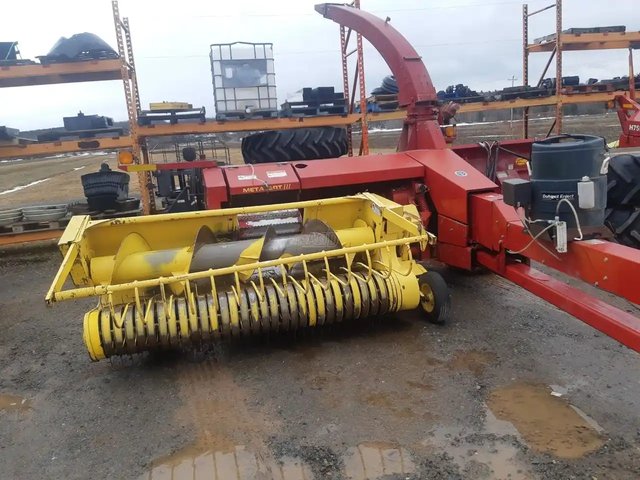 2001 New Holland FP230 Fourragère