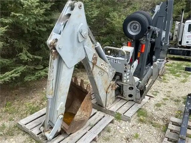2005 Gehl 609 Accessoires pour rétrocaveuse