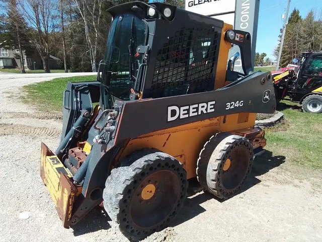 2018 John Deere 324G chargeuse à direction à glissement