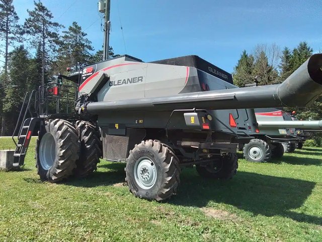 2022 Gleaner S96 Batteuse