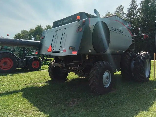 2022 Gleaner S96 Batteuse