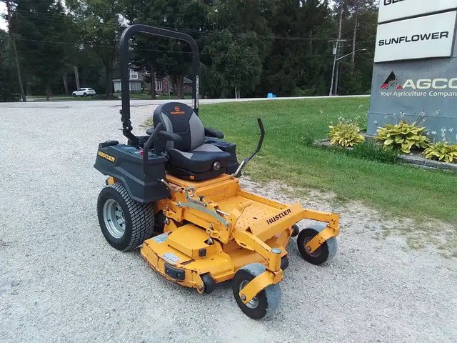 Hustler Turf X-ONE Tondeuse à rayon de braquage zéro