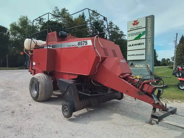 1999 Case IH 8575 presse à balle carrée - petite