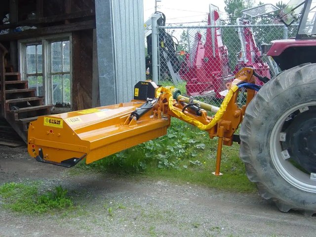 Berti BERTI TA/S200, Débroussailleuse BERTI model TA/S200, 200cm, 18 martaux type Débroussailleuse rotative