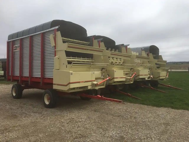 Used and Rebuilt Boîte à fourrage