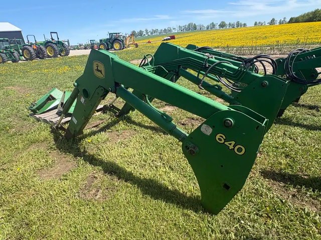 John Deere 640 chargeur frontal