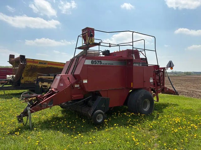 Case IH 8575 Presse à Balle Carrée/Large