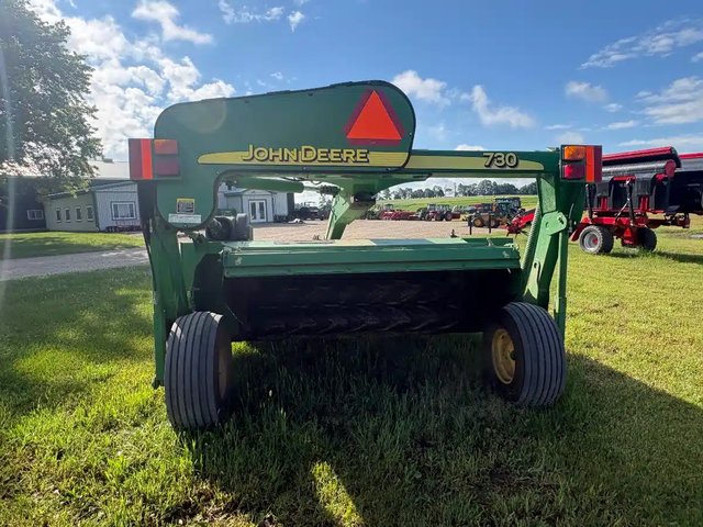 John Deere 730 Faucheuse-conditionneuse à disques