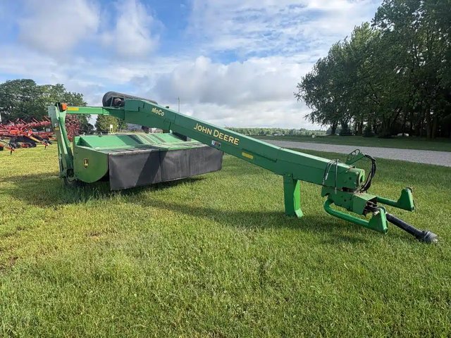 John Deere 730 Faucheuse-conditionneuse à disques