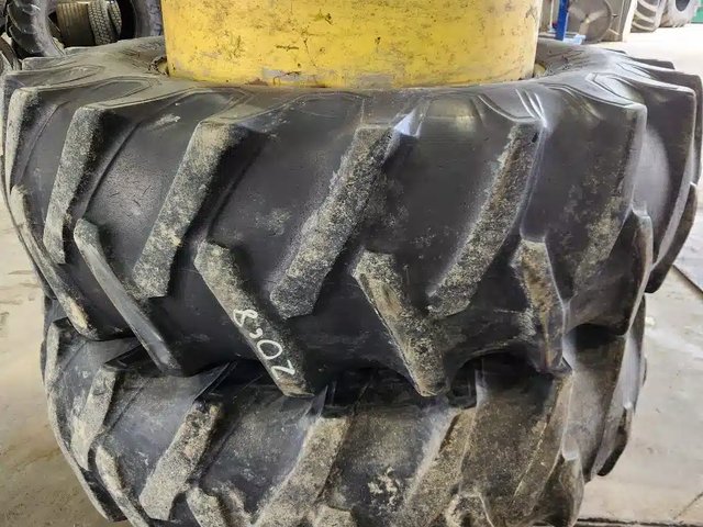 Firestone 20.8-38 Roues double