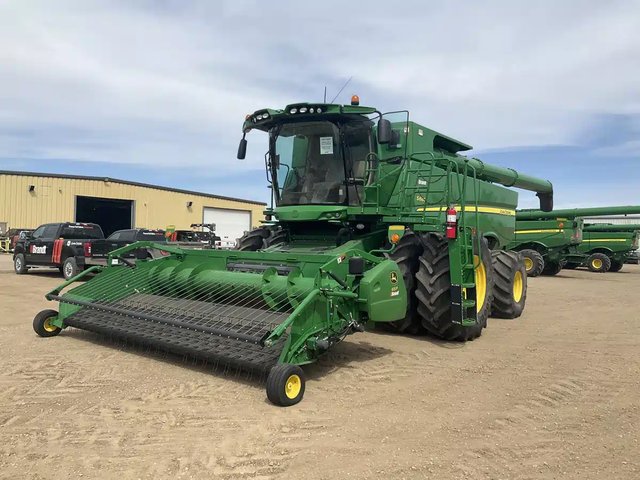 2017 John Deere S680 Batteuse