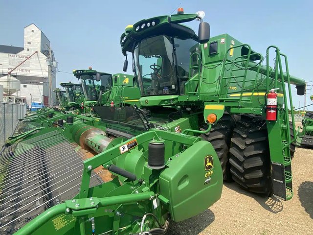 2018 John Deere S790 Batteuse
