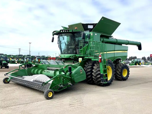2018 John Deere S790 Batteuse