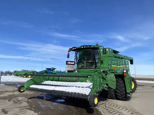 2013 John Deere S690 Batteuse