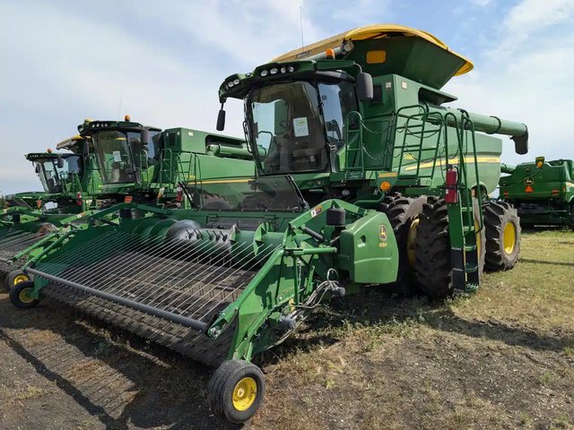 2015 John Deere S680 Batteuse