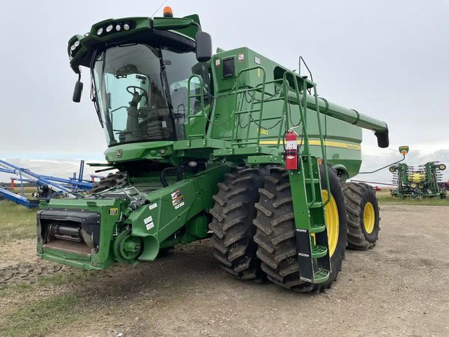 2017 John Deere S680 Batteuse