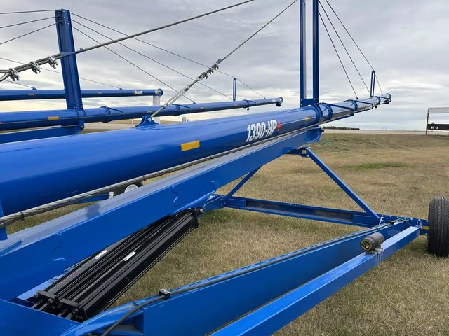 2023 Brandt 1390-HP Vis à grain