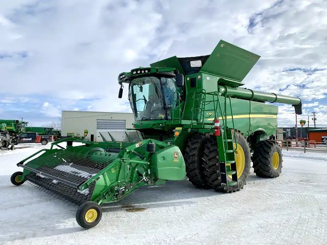 2021 John Deere S790 Batteuse