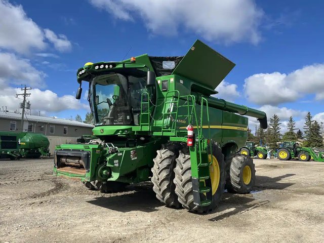 2017 John Deere S680 Batteuse