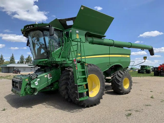 2021 John Deere S780 Batteuse