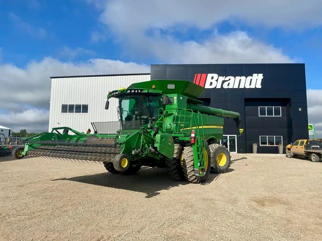 2012 John Deere S680 Batteuse
