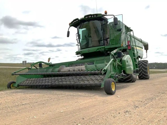 2012 John Deere S680 Batteuse